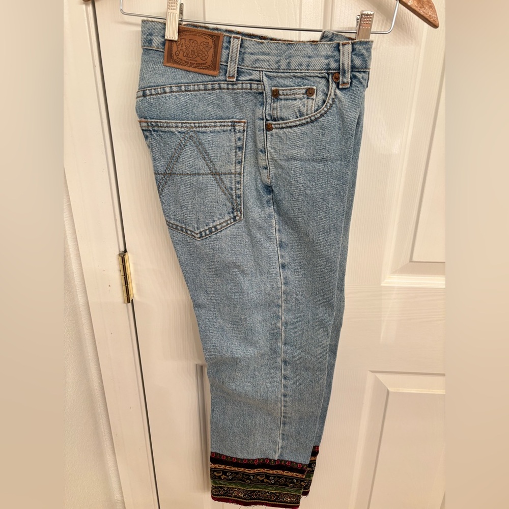 ABS 🔥High rise with 4 buttons Cropped, ankle with Embroidered Light Blue Jeans🔥